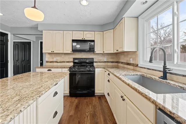 $3,800 | 7651 Redcoat Circle, Manlius, NY 13104