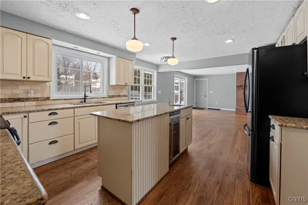 $3,800 | 7651 Redcoat Circle, Manlius, NY 13104