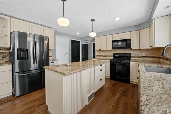 $3,800 | 7651 Redcoat Circle, Manlius, NY 13104