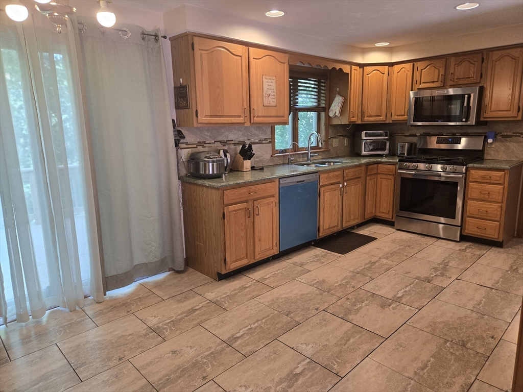 73 Sudbury Road Ashland, MA 01721 - Photo 35 of 39