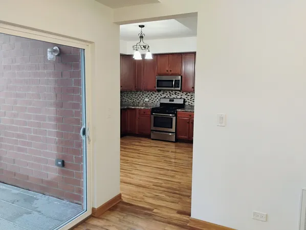 $2,800 | 397 Alles Street, Unit 2, Des Plaines, IL 60016