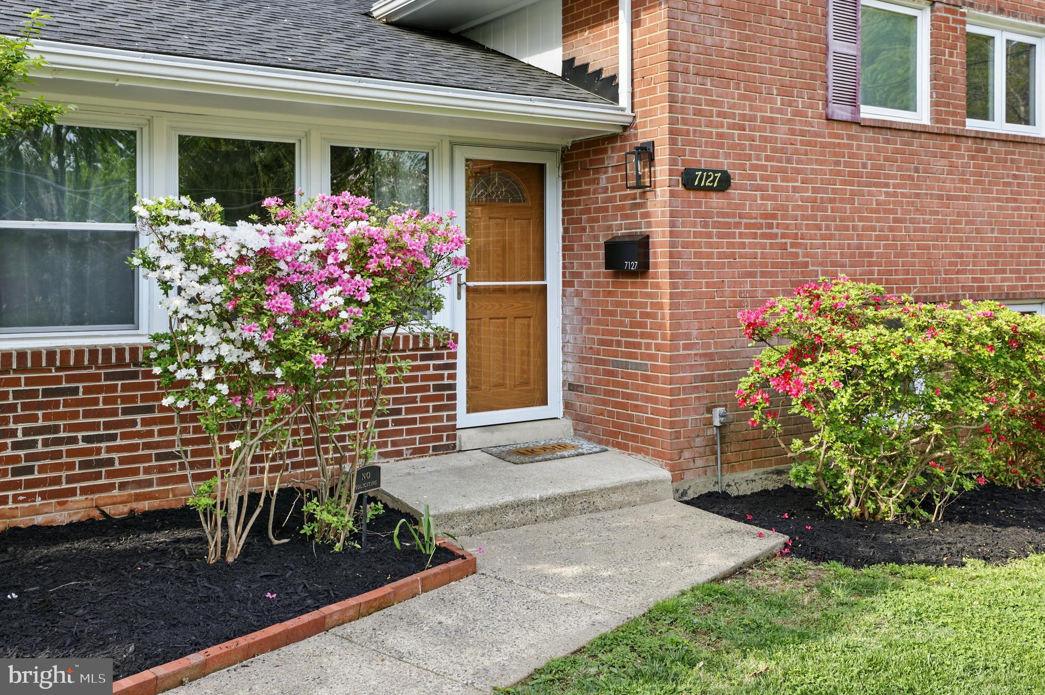 7127 Catlett Street Springfield, VA 22151 - Photo 4 of 28 Gallery Image 4