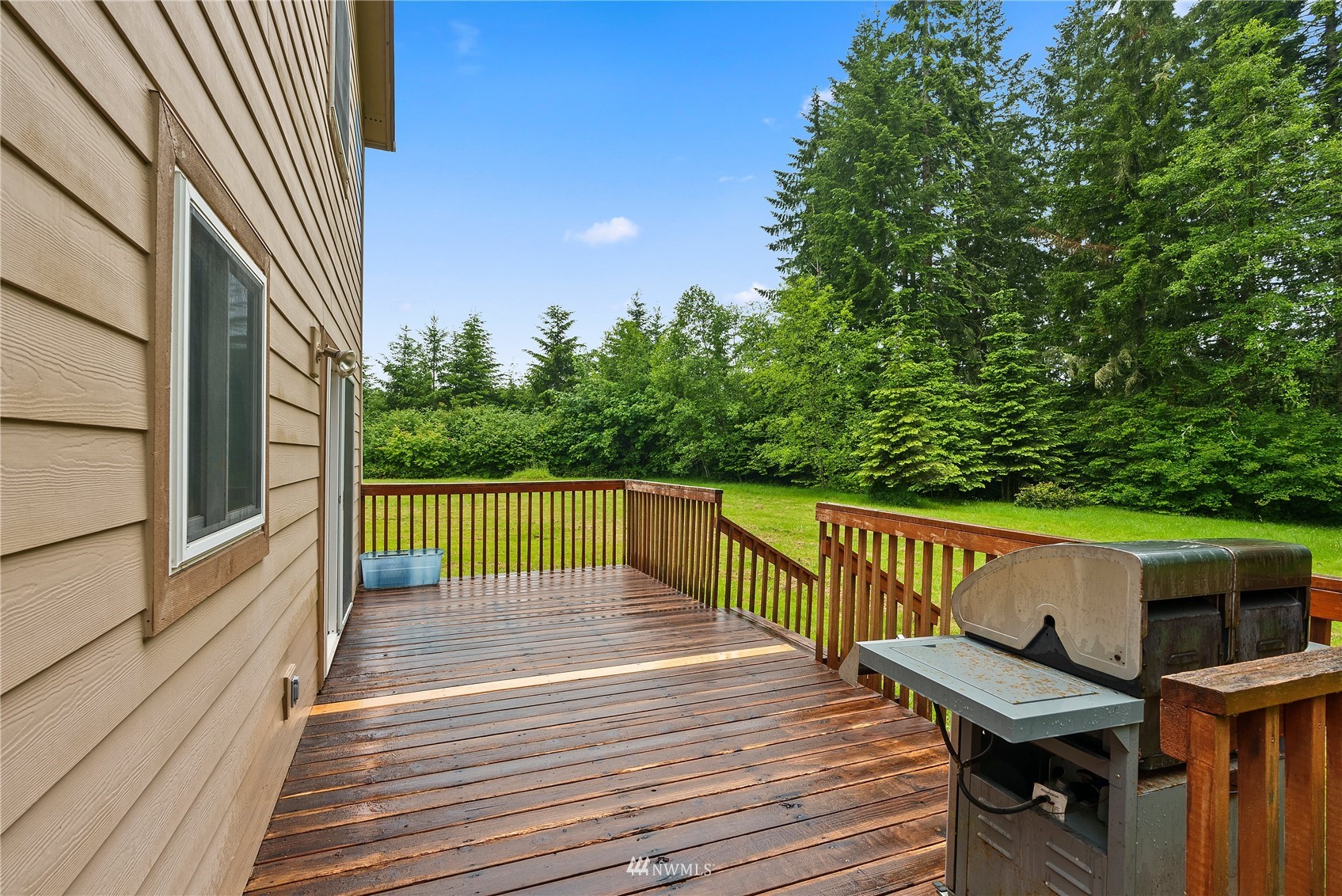 465 Sargent Road Winlock, WA 98596 - Photo 26 of 30 a view of balcony with wooden floor and fence