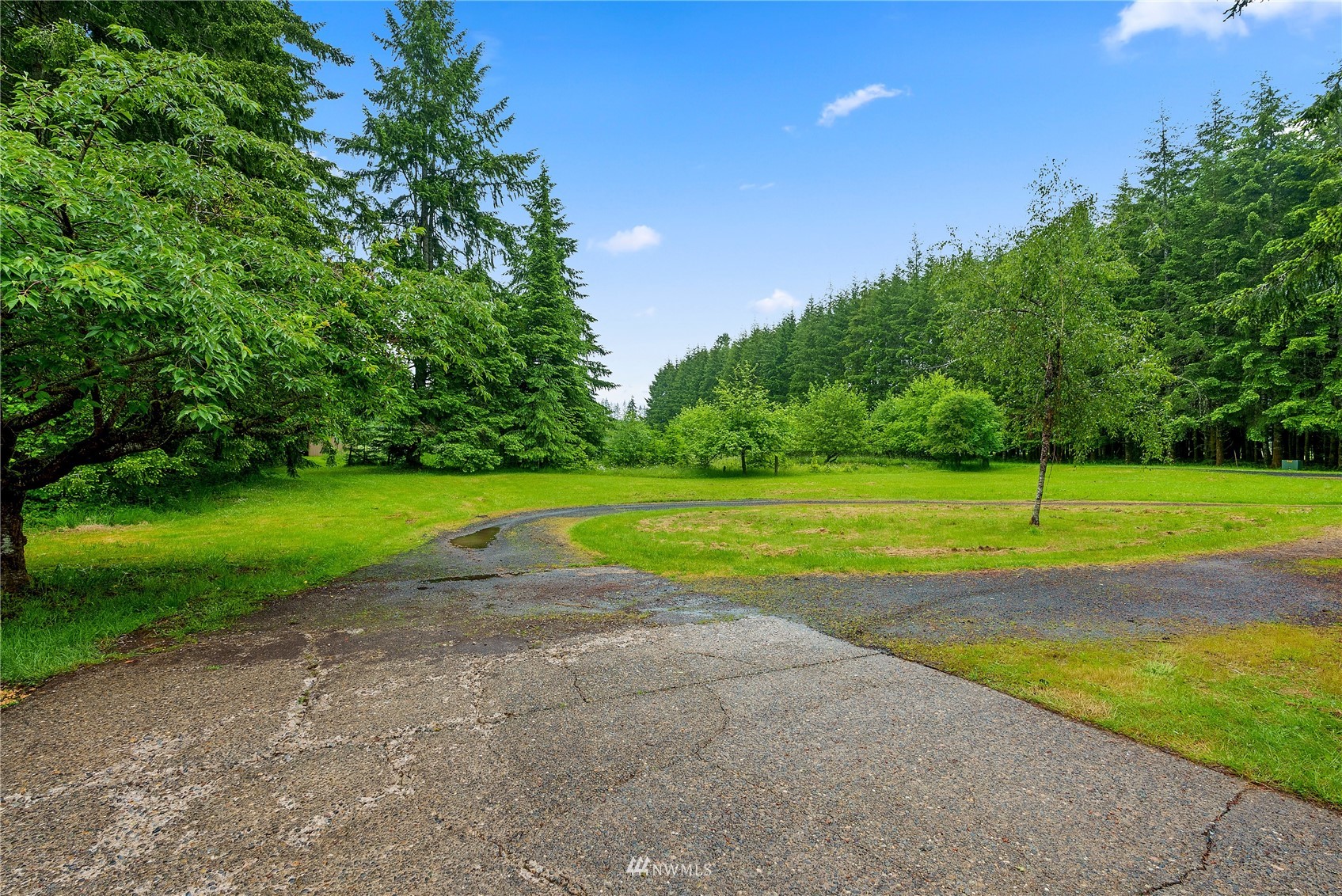 465 Sargent Road Winlock, WA 98596 - Photo 3 of 30 a view of a volley ball court