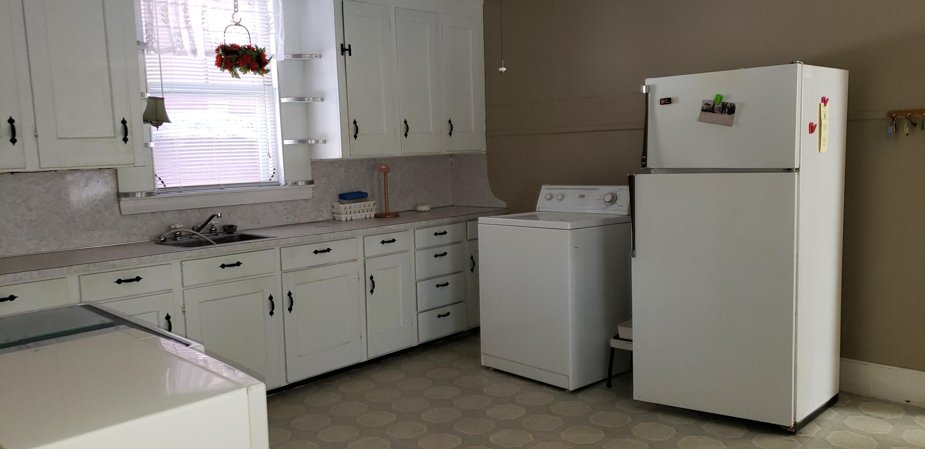 98 Main Street Harrison, ME 04040 - Photo 5 of 12 schulzekitchen