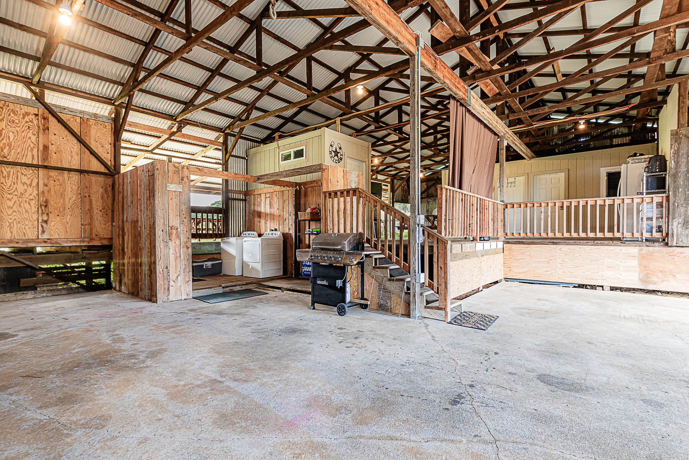 681 Hoaka Road Hilo, HI 96720 - Photo 13 of 26 a view of a room with gym equipment