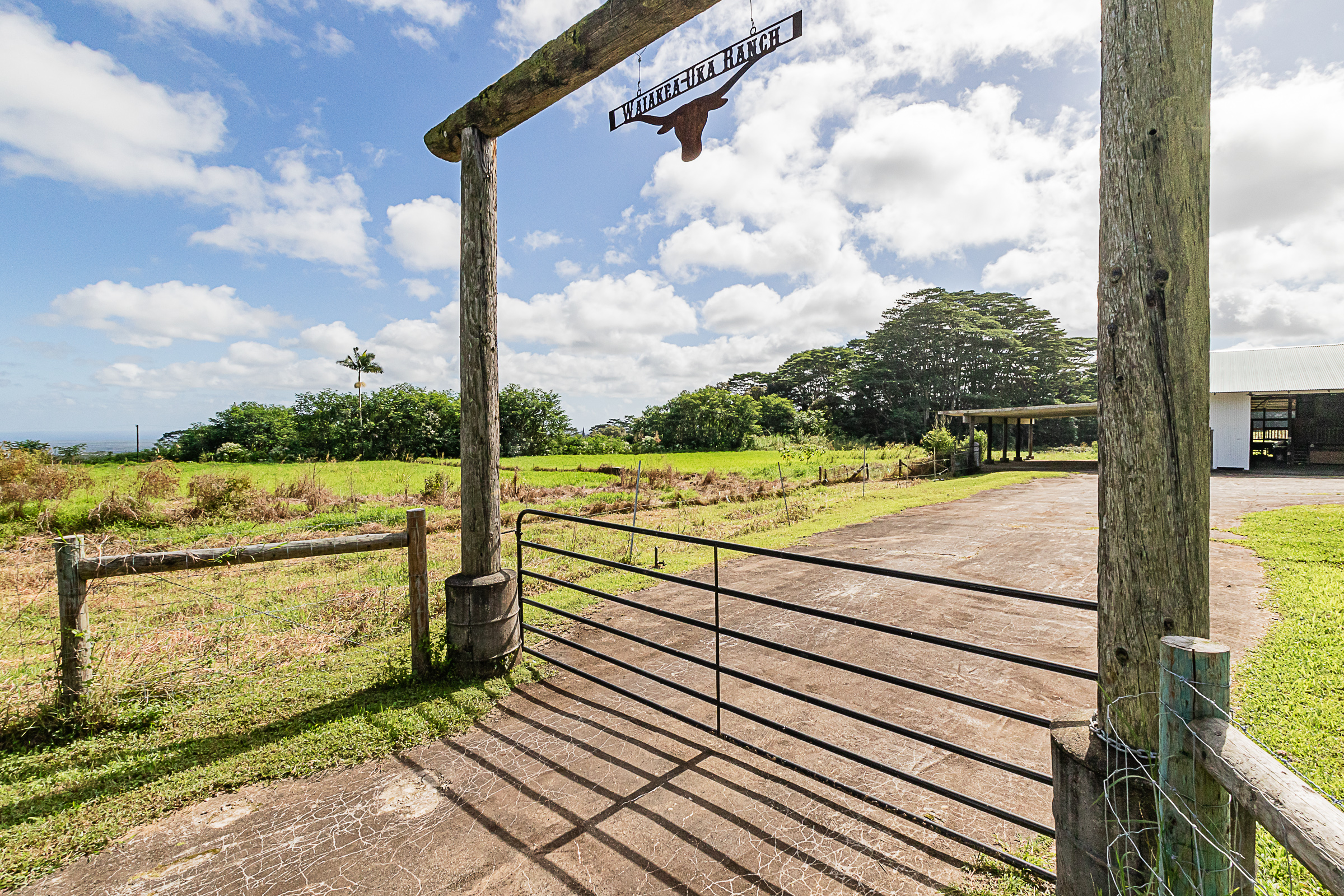 681 Hoaka Road Hilo, HI 96720 - Photo 26 of 26 a view of ocean from a balcony