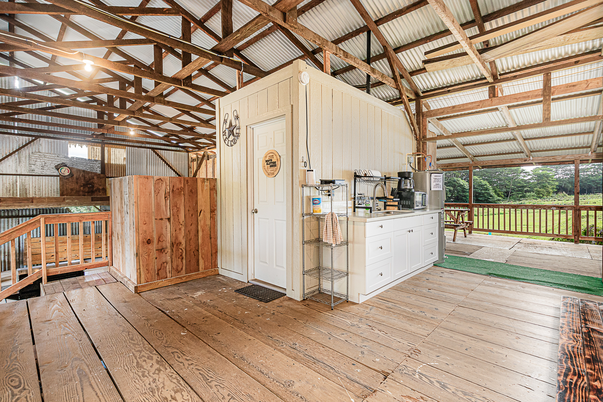 681 Hoaka Road Hilo, HI 96720 - Photo 5 of 26 a view of entryway with wooden floor