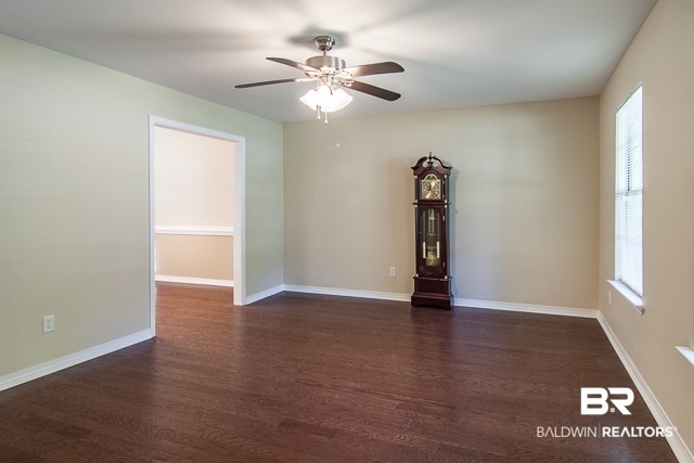 340 Ridgewood Drive Daphne, AL 36526 - Photo 7 of 35 Front Living room