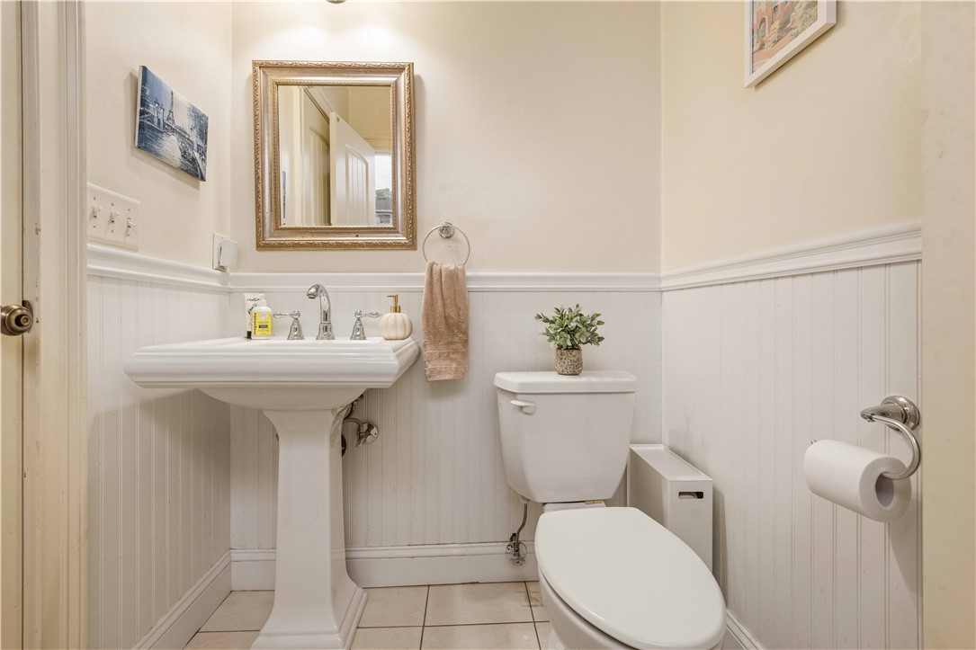 91 Waverly Street Warwick, RI 02889 - Photo 11 of 26