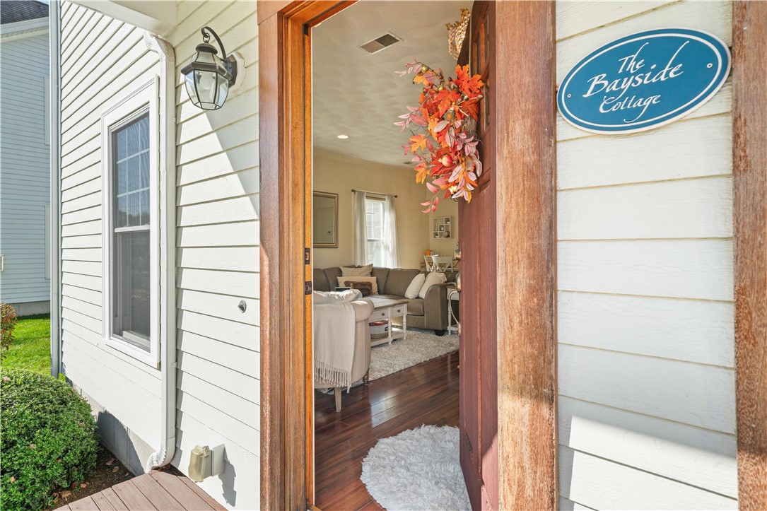 91 Waverly Street Warwick, RI 02889 - Photo 3 of 26