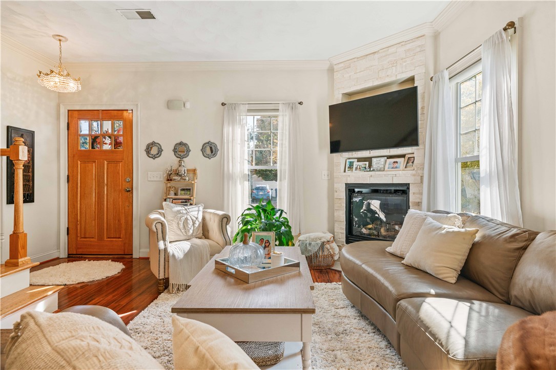 91 Waverly Street Warwick, RI 02889 - Photo 5 of 26