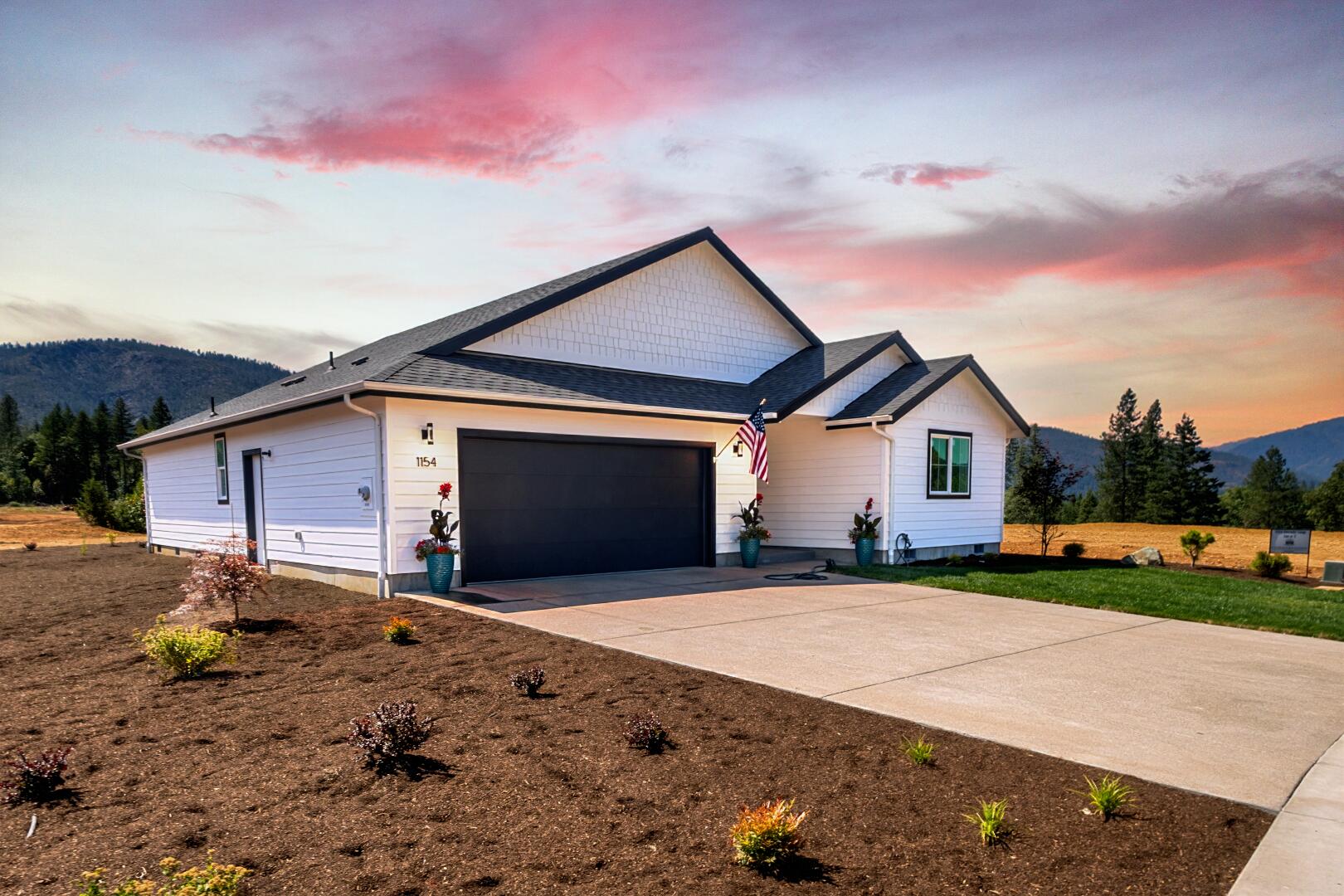 1154 Cascade Loop, Unit 7 Cave Junction, OR 97523 - Photo 2 of 35 0722
