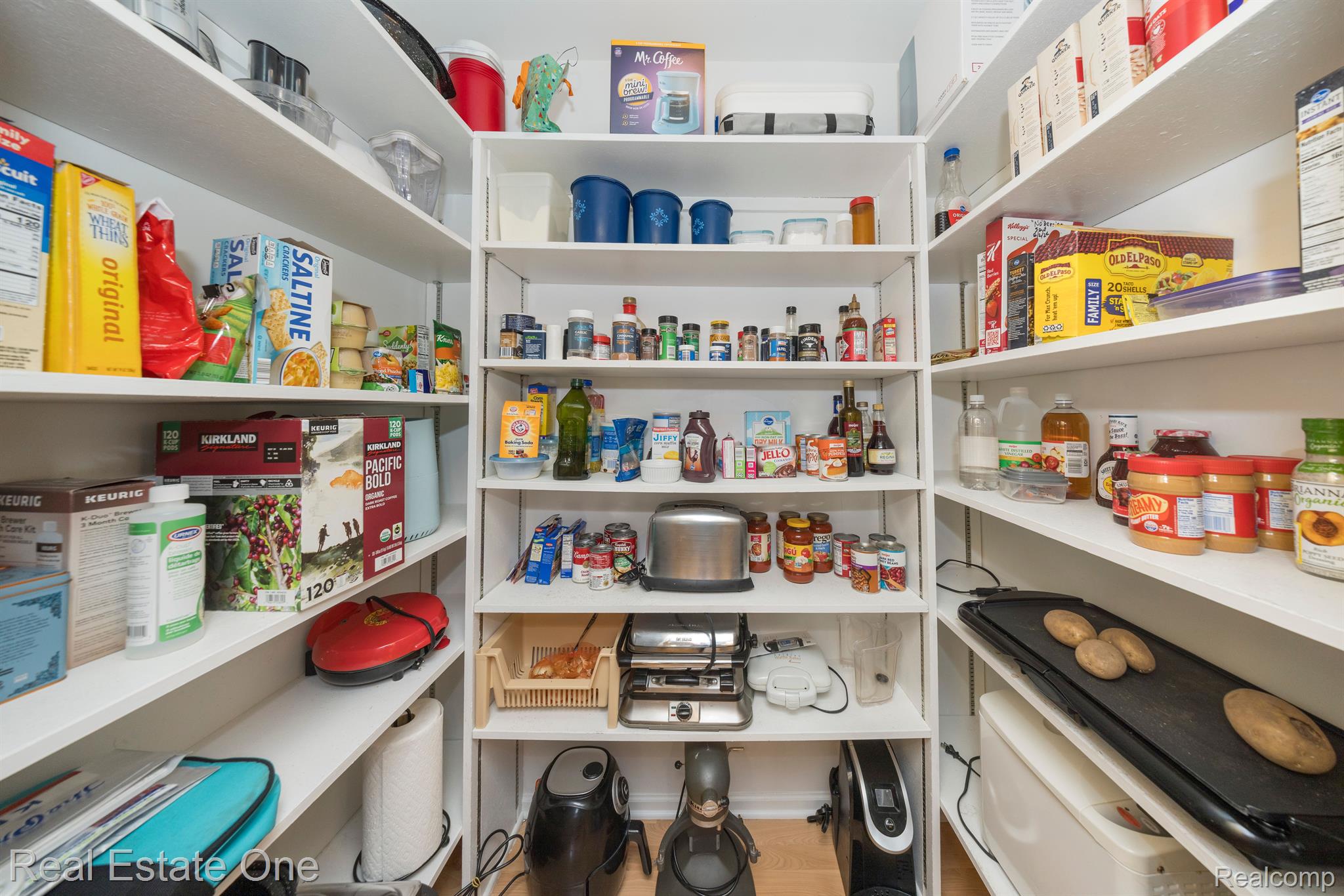2520 South Commerce Road Walled Lake, MI 48390 - Photo 13 of 56 Walk-in pantry