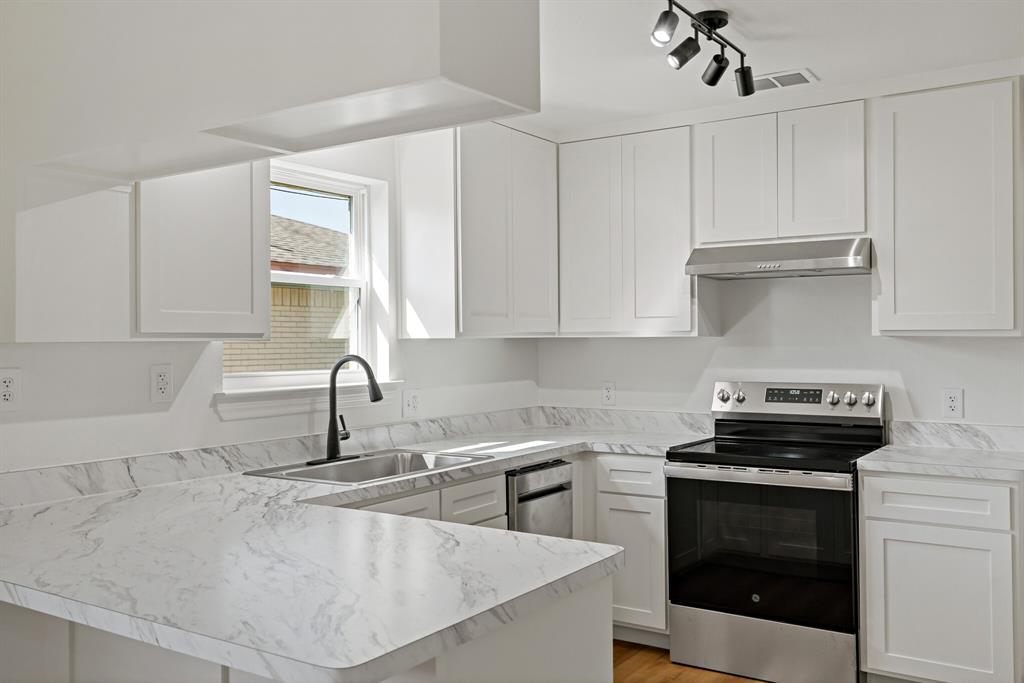 12816 Pandora Drive Dallas, TX 75238 - Photo 7 of 34