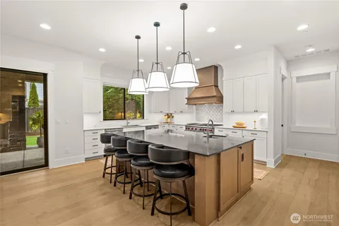 $5,200,000 | 10668 Southeast 32nd Street, Bellevue, WA 98004