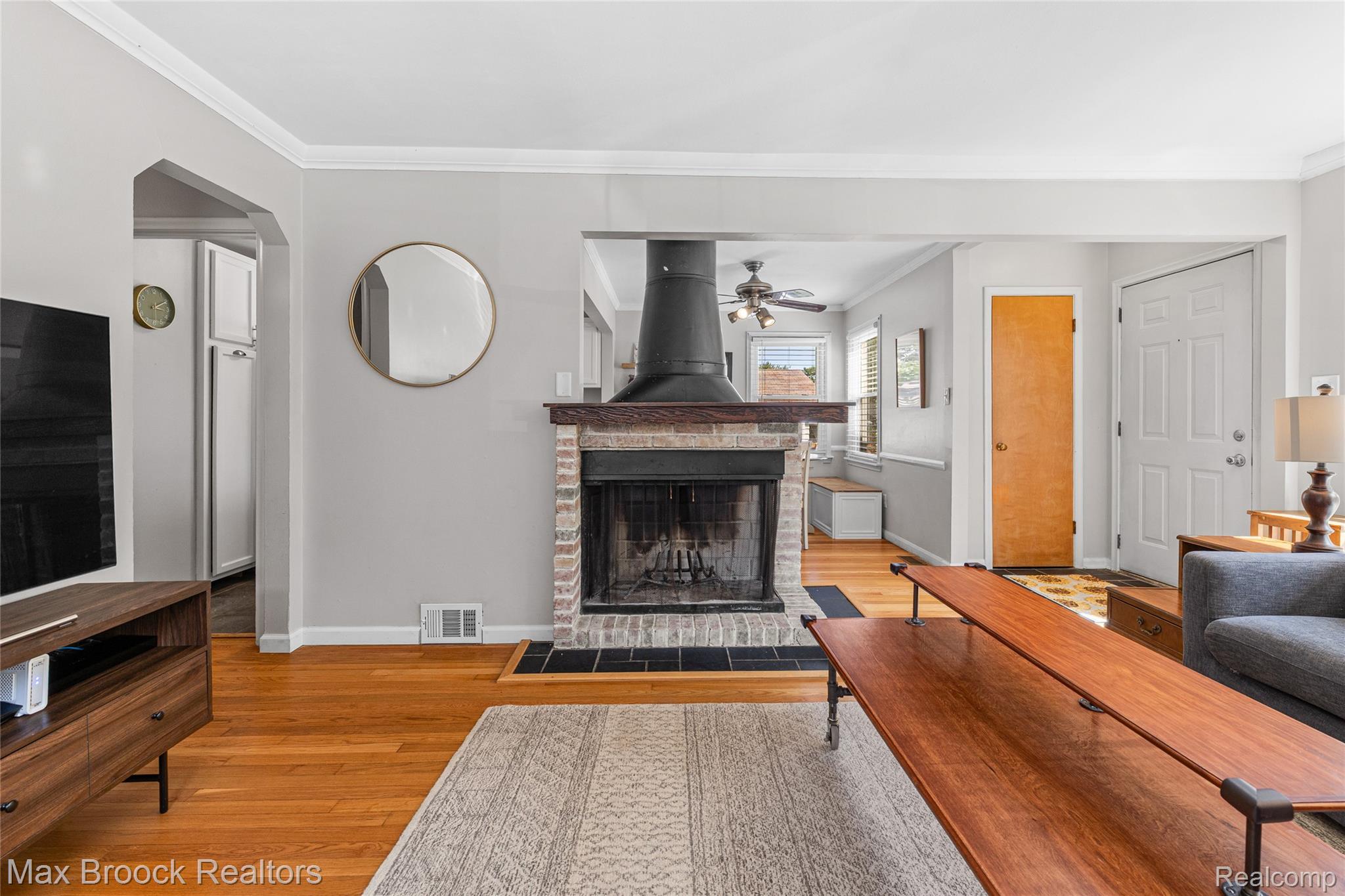 1850 Columbia Road Berkley, MI 48072 - Photo 6 of 21 Living Room View #2