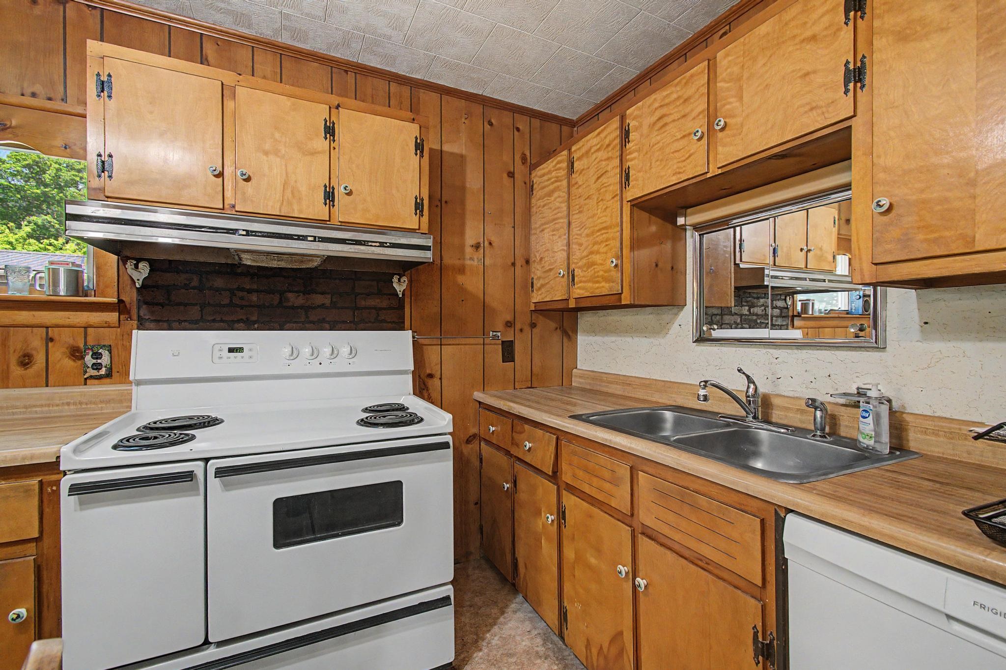 210 Boarding House Street Sheldon, VT 05483 - Photo 5 of 27