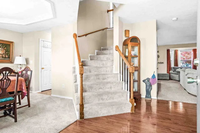 a view of entryway with livingroom and furniture