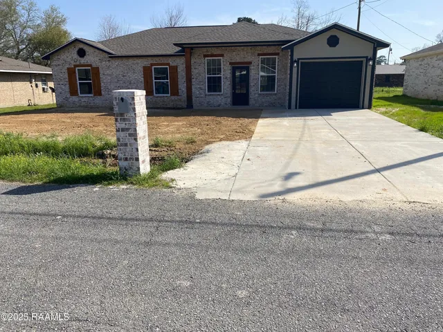 $220,000 | 220 Garnet Drive, Opelousas, LA 70570