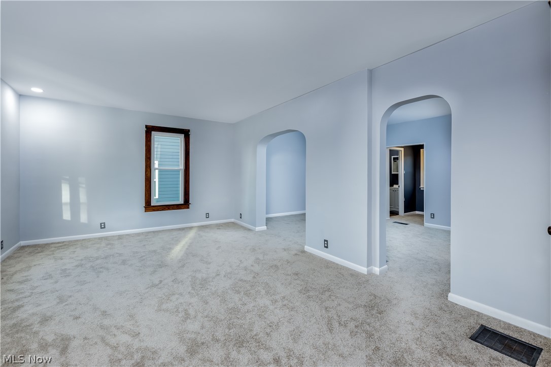 1803 Creston Road Cambridge, OH 43725 - Photo 4 of 19 Living room