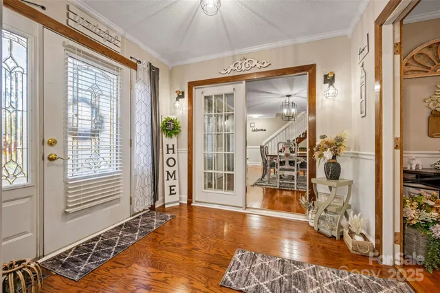 a view of livingroom with furniture