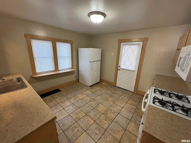 $1,499 | 705 East Marietta Avenue, Peoria Heights, IL 61616