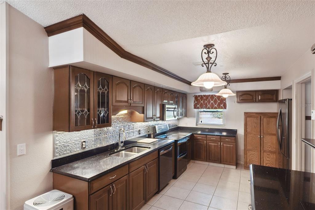 921 4th Avenue North Deltona, FL 32725 - Photo 8 of 35