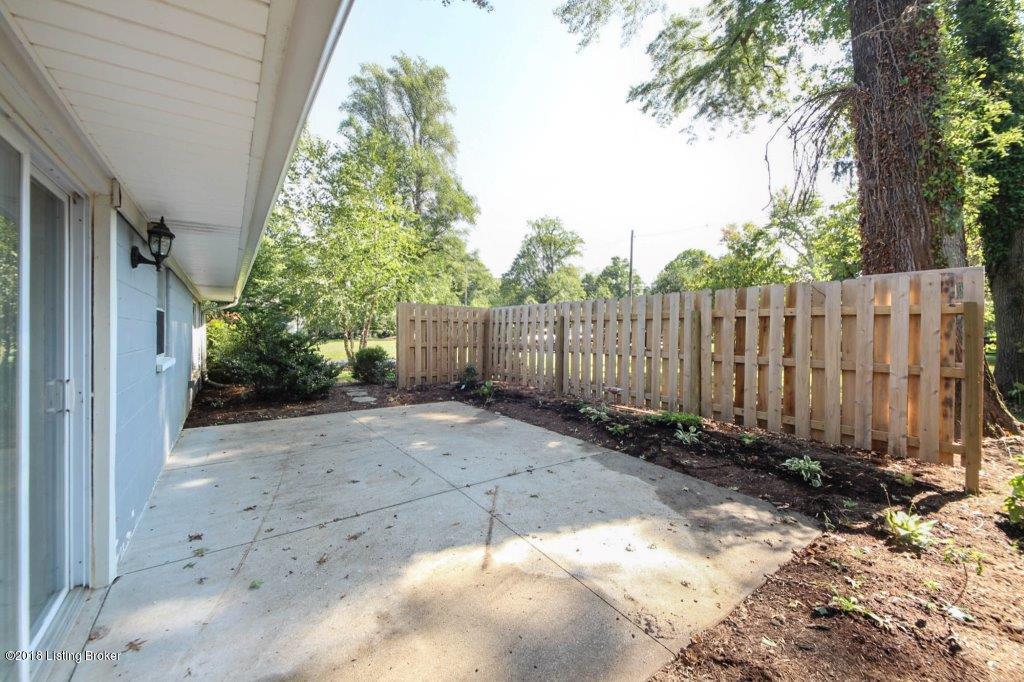 7110 River Road Prospect, KY 40059 - Photo 25 of 32 MASTER SUITE PRIVATE PATIO
