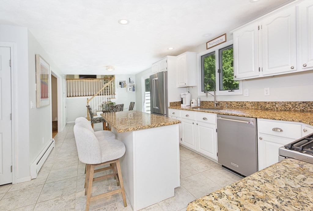 8 Upton Street Dunstable, MA 01827 - Photo 16 of 39