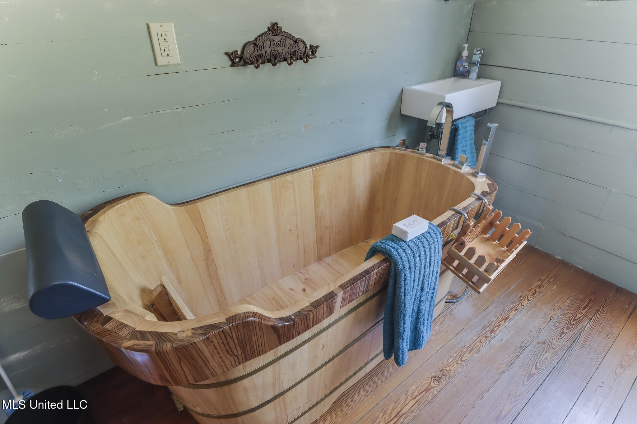 13160 Old Woolmarket Road Biloxi, MS 39532 - Photo 19 of 54 Photo Apr 28 2025, 11 55 32 AM (1)_ENF