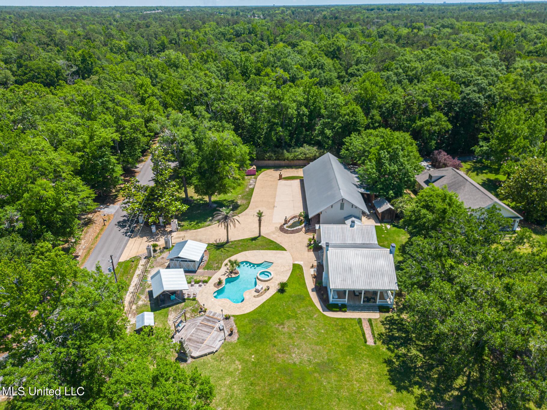 13160 Old Woolmarket Road Biloxi, MS 39532 - Photo 3 of 54 Old WLMKT-4