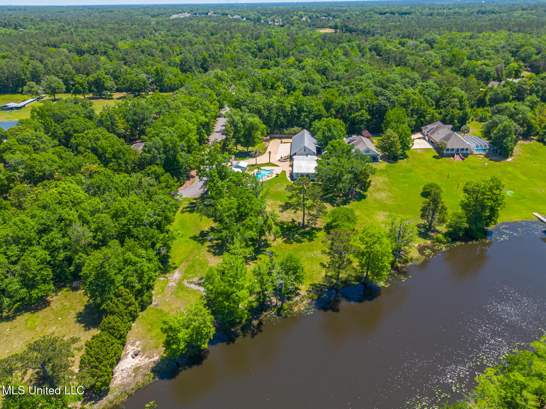 13160 Old Woolmarket Road Biloxi, MS 39532 - Photo 4 of 54 Old WLMKT-3