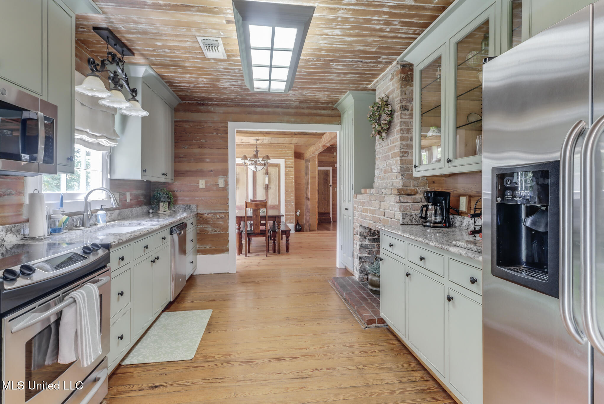 13160 Old Woolmarket Road Biloxi, MS 39532 - Photo 8 of 54 Photo Apr 28 2025, 12 01 36 PM (1)_ENF