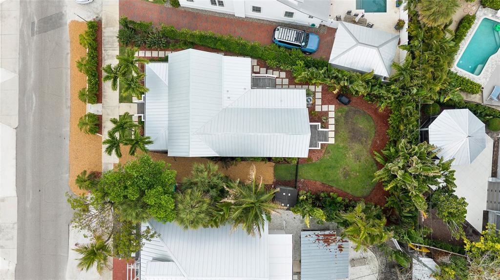340 Palm Avenue Boca Grande, FL 33921 - Photo 35 of 38 an aerial view of a house with a yard and garden