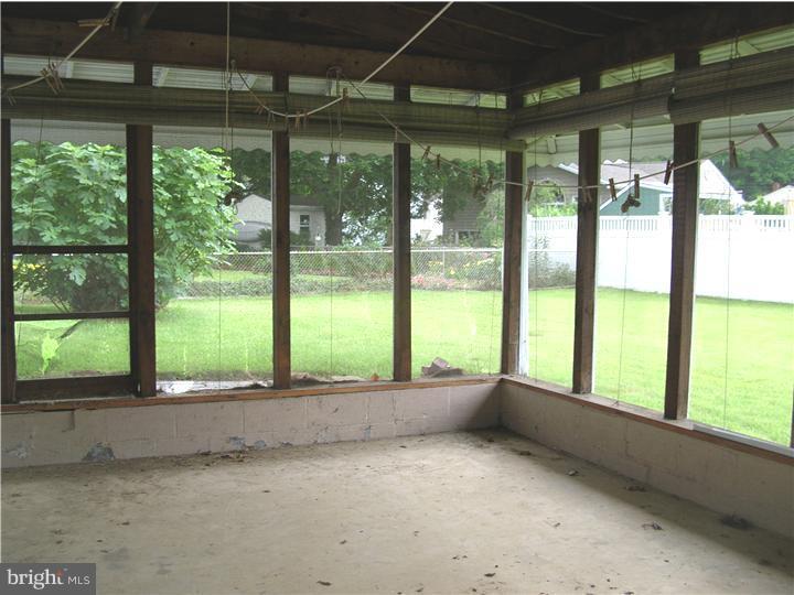29 Bonnie Rae Drive Hamilton, NJ 08620 - Photo 7 of 12 Enclosed Porch