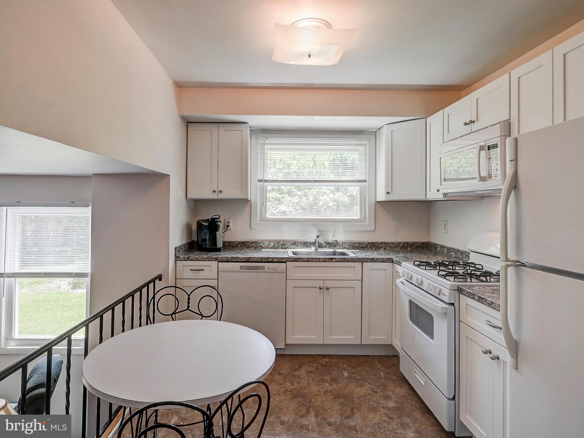 215 Highmeadow Road Reisterstown, MD 21136 - Photo 13 of 31 Kitchen w/new cabinets & appliances