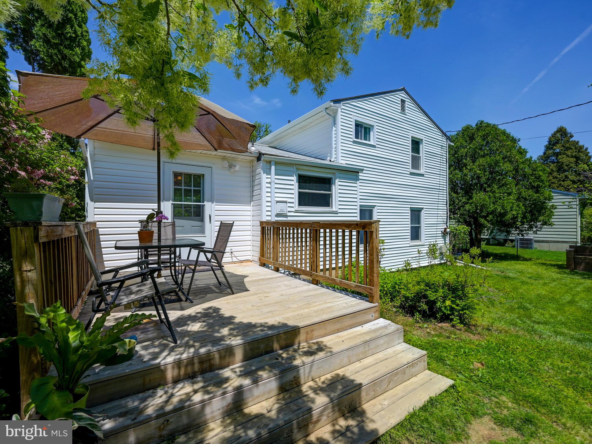 215 Highmeadow Road Reisterstown, MD 21136 - Photo 25 of 31 Deck w/steps to yard