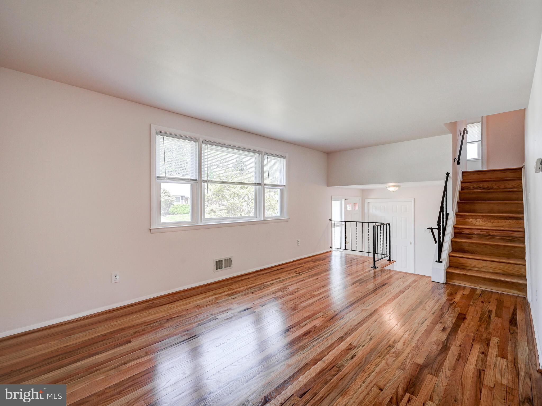215 Highmeadow Road Reisterstown, MD 21136 - Photo 10 of 31 Living Room