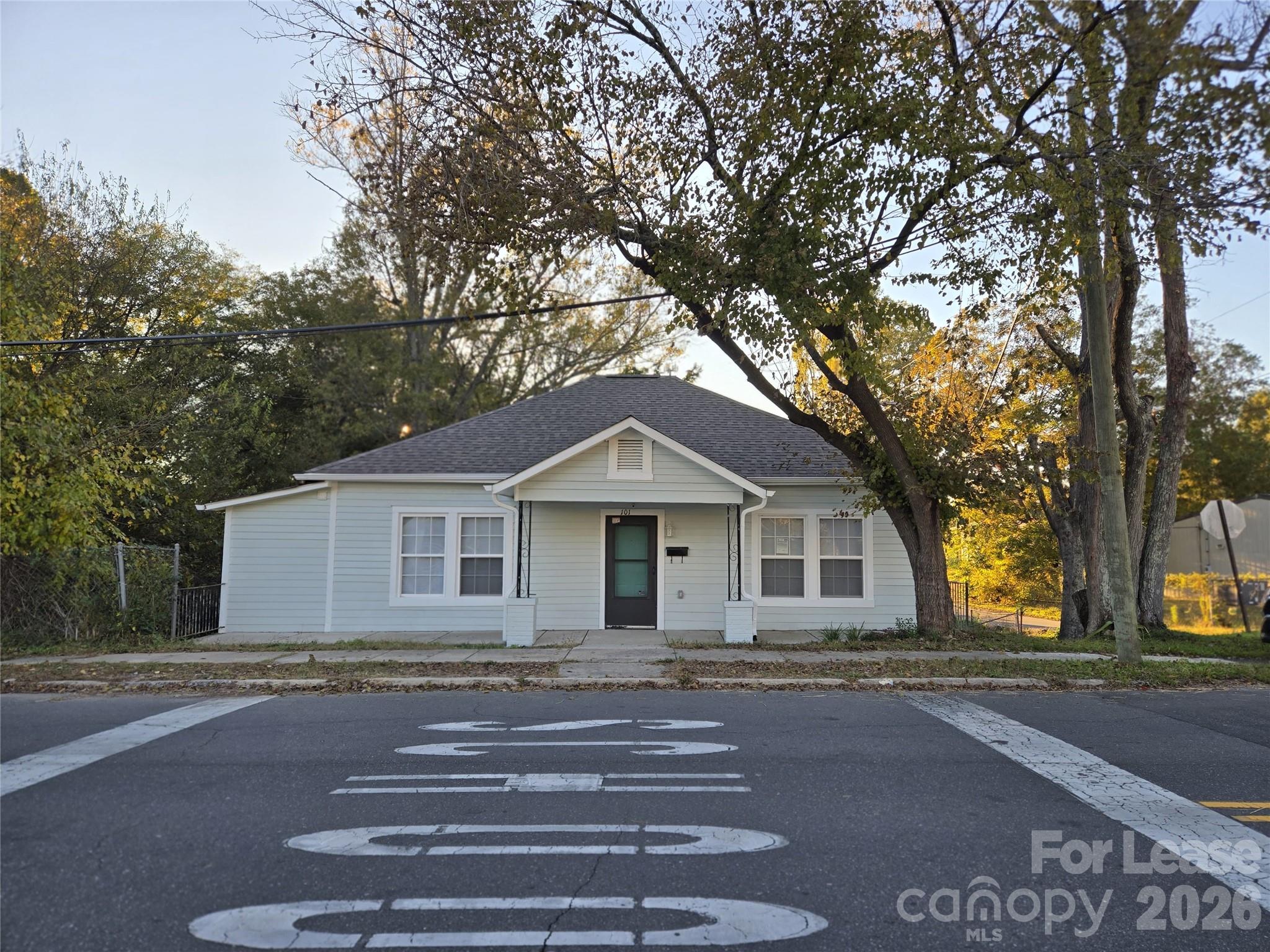 101 South Webb Street Gastonia, NC 28052 - Photo 18 of 40 a front view of a house with a garden