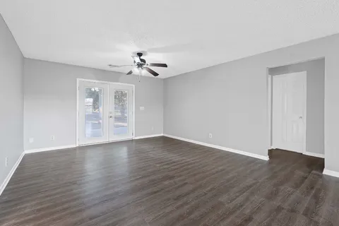 $325,000 | 1255 Lovers Lane, Bastrop, TX 78602