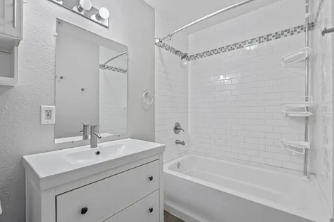 $325,000 | 1255 Lovers Lane, Bastrop, TX 78602