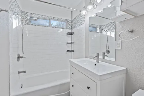 $325,000 | 1255 Lovers Lane, Bastrop, TX 78602