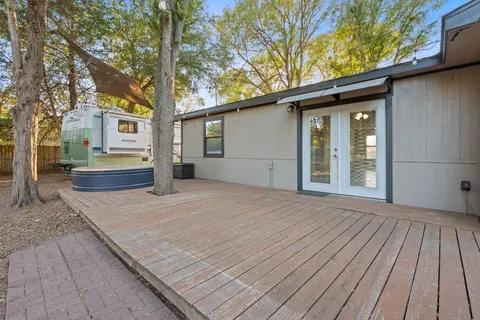 $325,000 | 1255 Lovers Lane, Bastrop, TX 78602