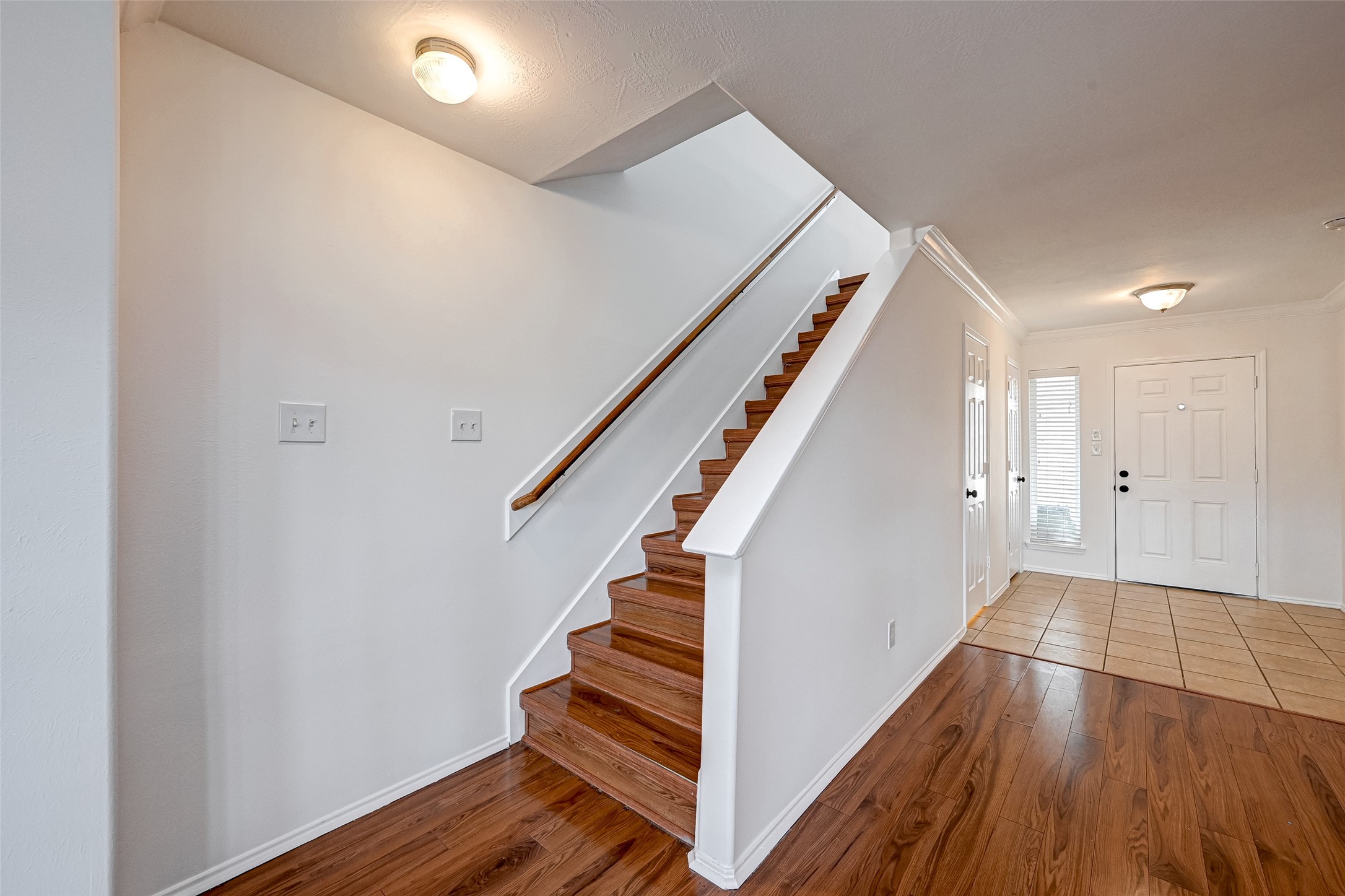 6906 Anson Point Lane Houston, TX 77040 - Photo 16 of 31 a view of entryway with wooden floor