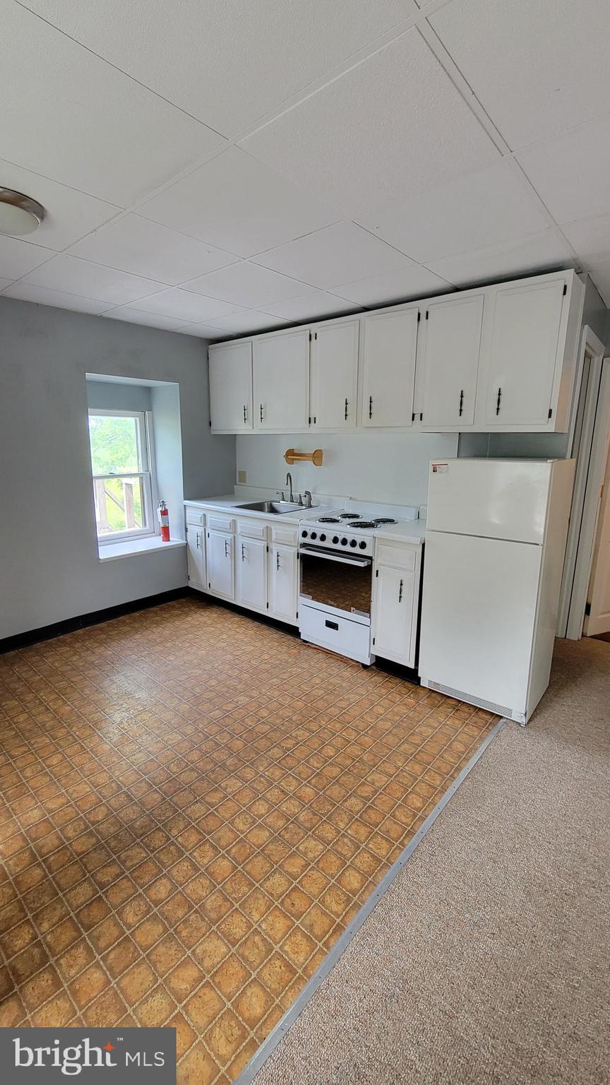 409 Country Club Road, Unit 5 Royersford, PA 19468 - Photo 2 of 7 Kitchen