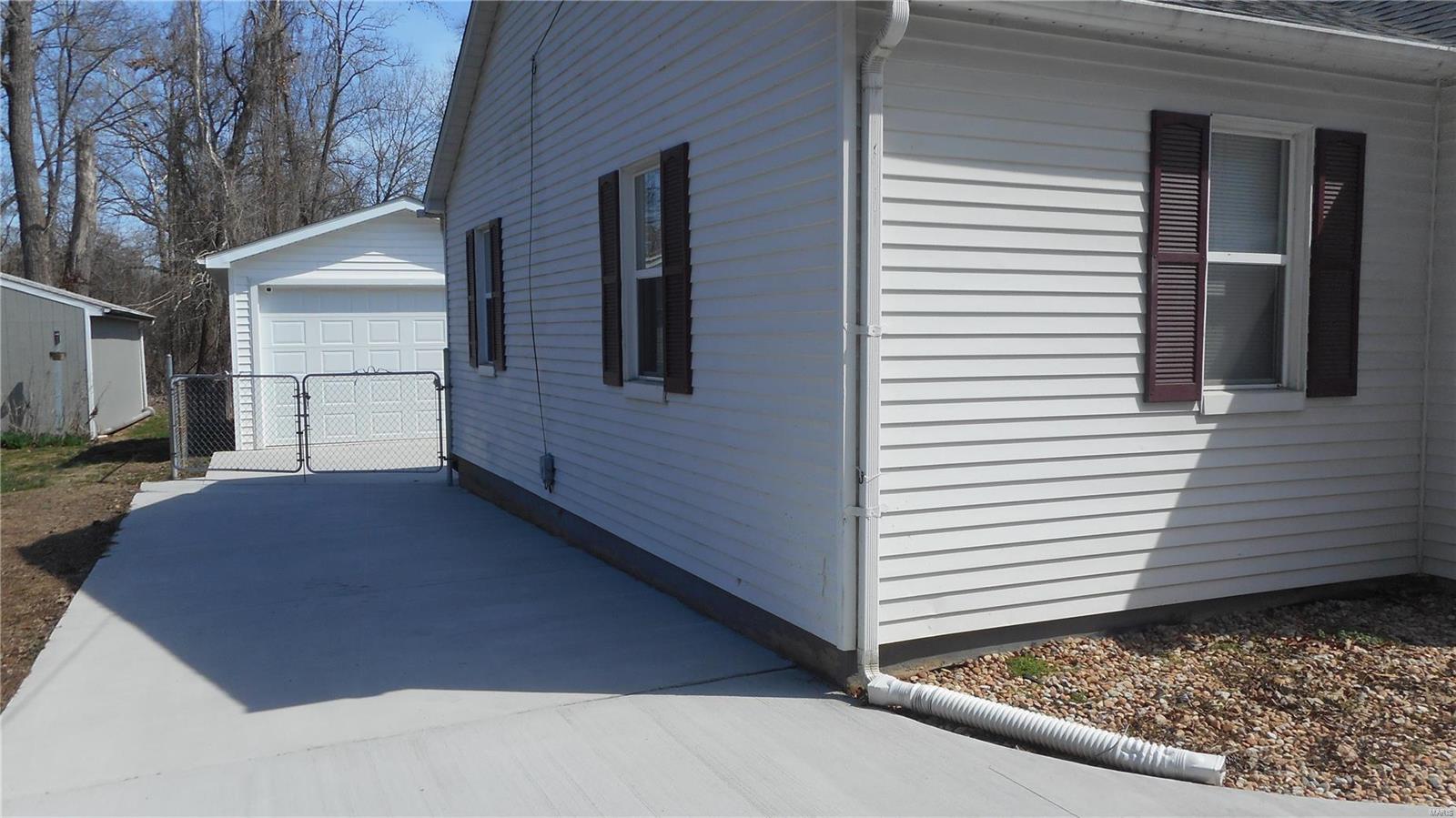3409 Humbert Road Alton, IL 62002 - Photo 4 of 21 Gallery Image 4