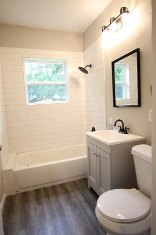 2612 Isabella Street Houston, TX 77004 - Photo 27 of 40 a bathroom with a toilet a sink and bathtub