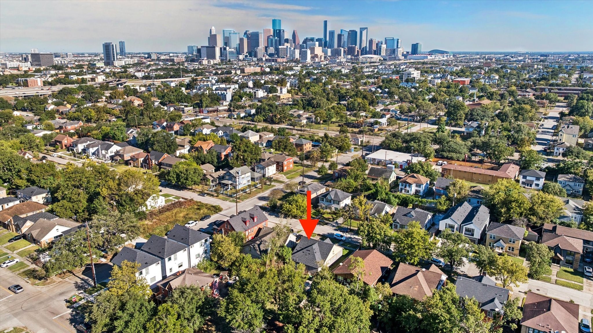 2612 Isabella Street Houston, TX 77004 - Photo 3 of 40 a view of a city