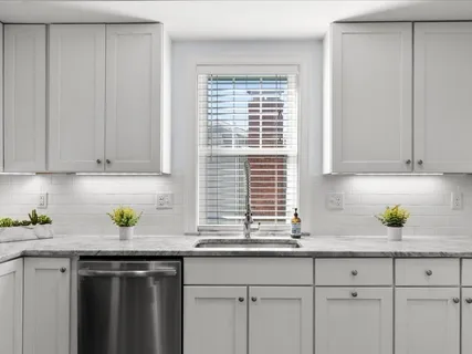 $999,999 | 40 Catherine Street, Unit B, Boston, MA 02131